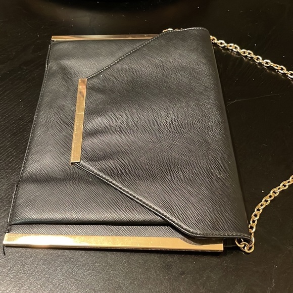 Black textured vinyl shoulder bag with gold hardware - Picture 4 of 10